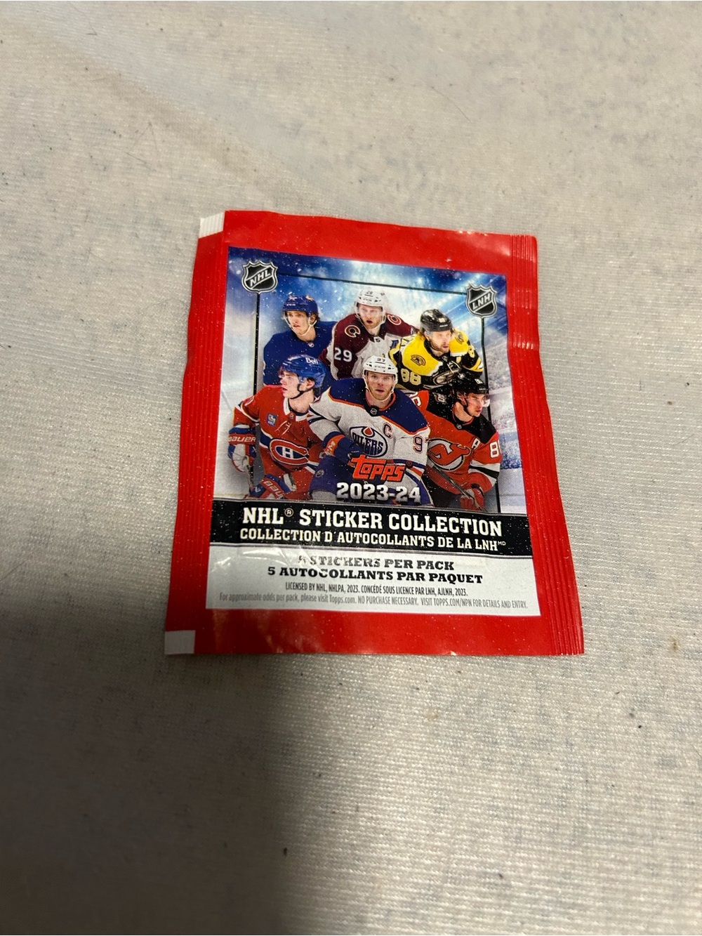 Topps NHL 2023-24 Red Hockey Sticker Pack